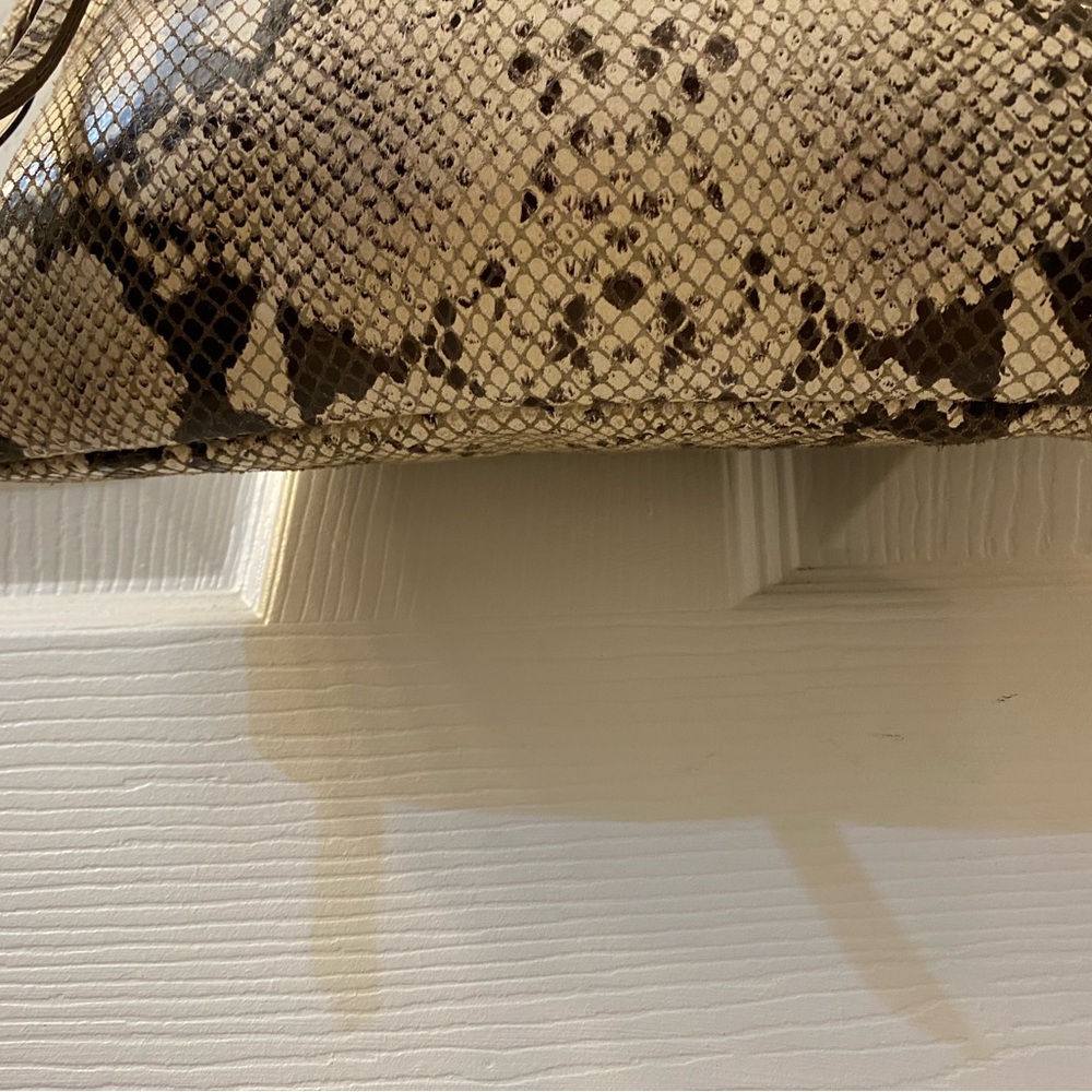 Margot NEW YORK medium Snake skin Crossbody bag in great condition 10 by 8 inch - Picture 8 of 8